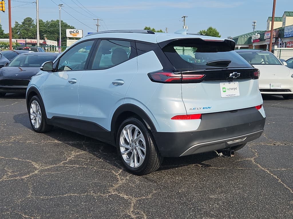 2023 Chevrolet Bolt EUV view 2