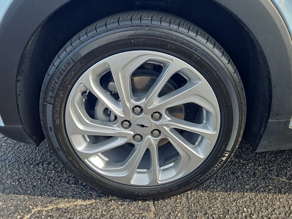 2023 Chevrolet Bolt EUV view 11