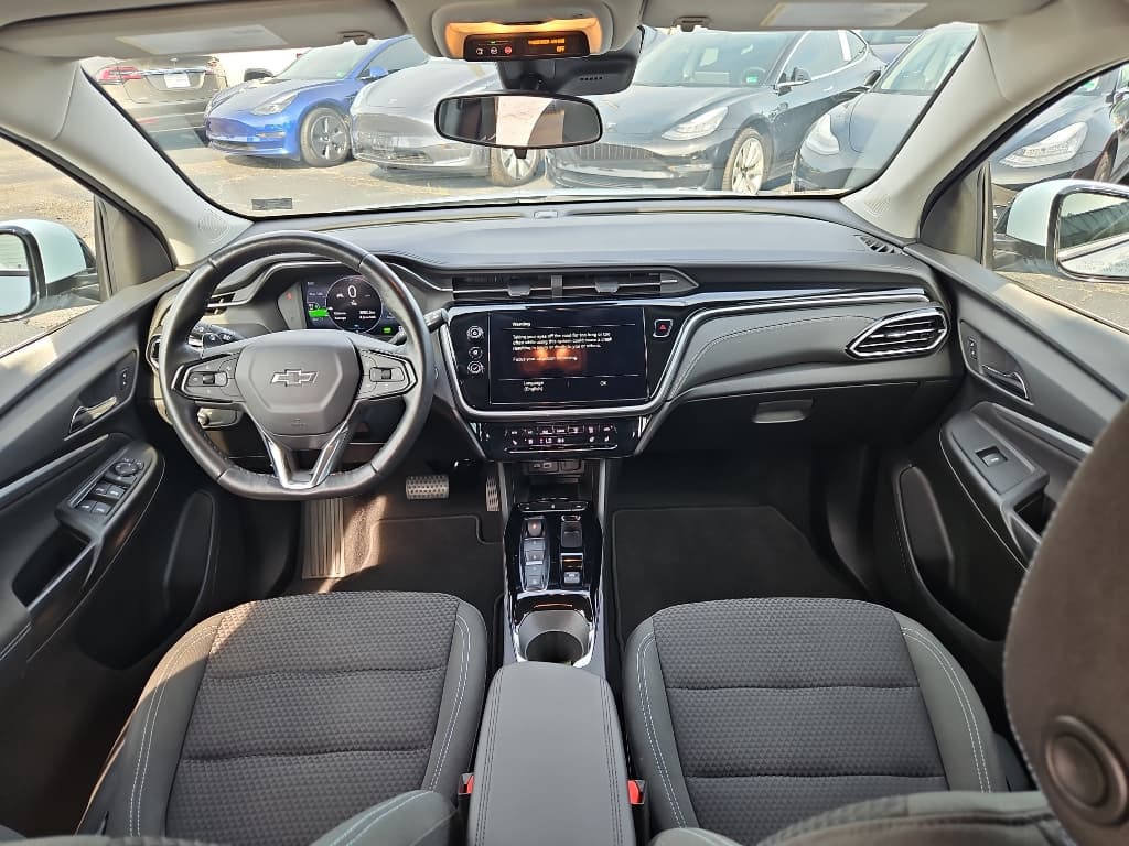 2023 Chevrolet Bolt EUV view 17