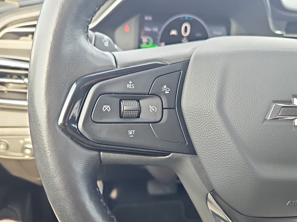 2023 Chevrolet Bolt EUV view 9