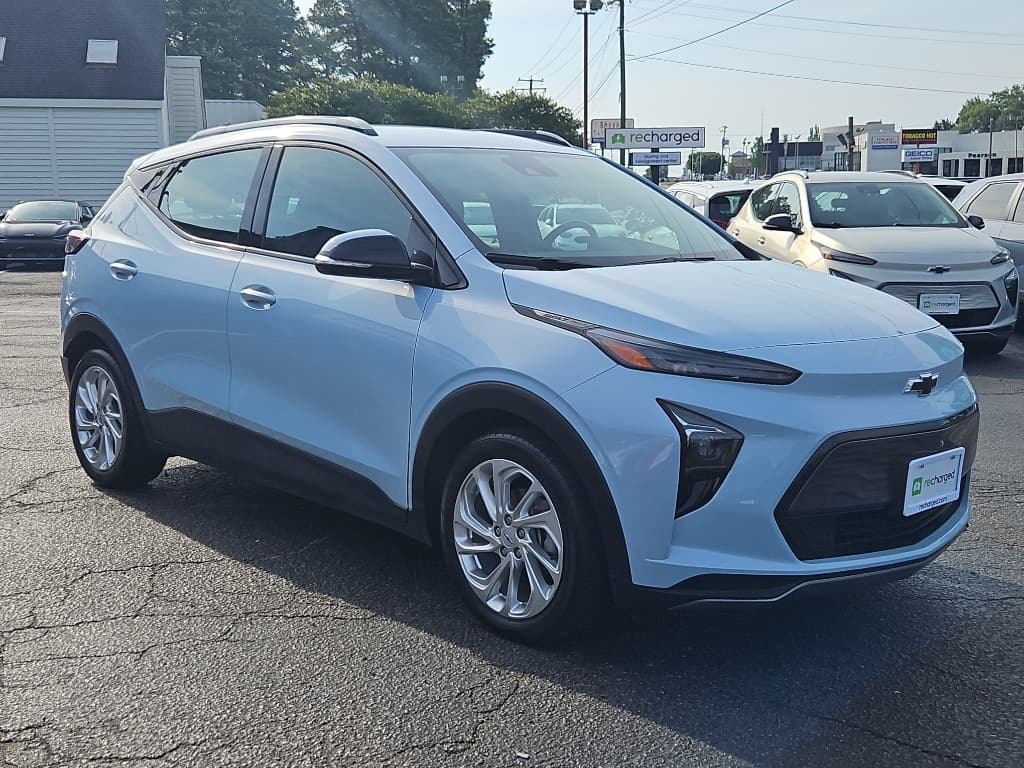 2023 Chevrolet Bolt EUV view 4