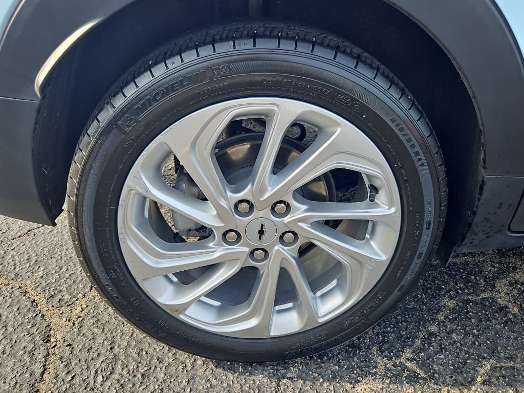 2023 Chevrolet Bolt EUV view 30