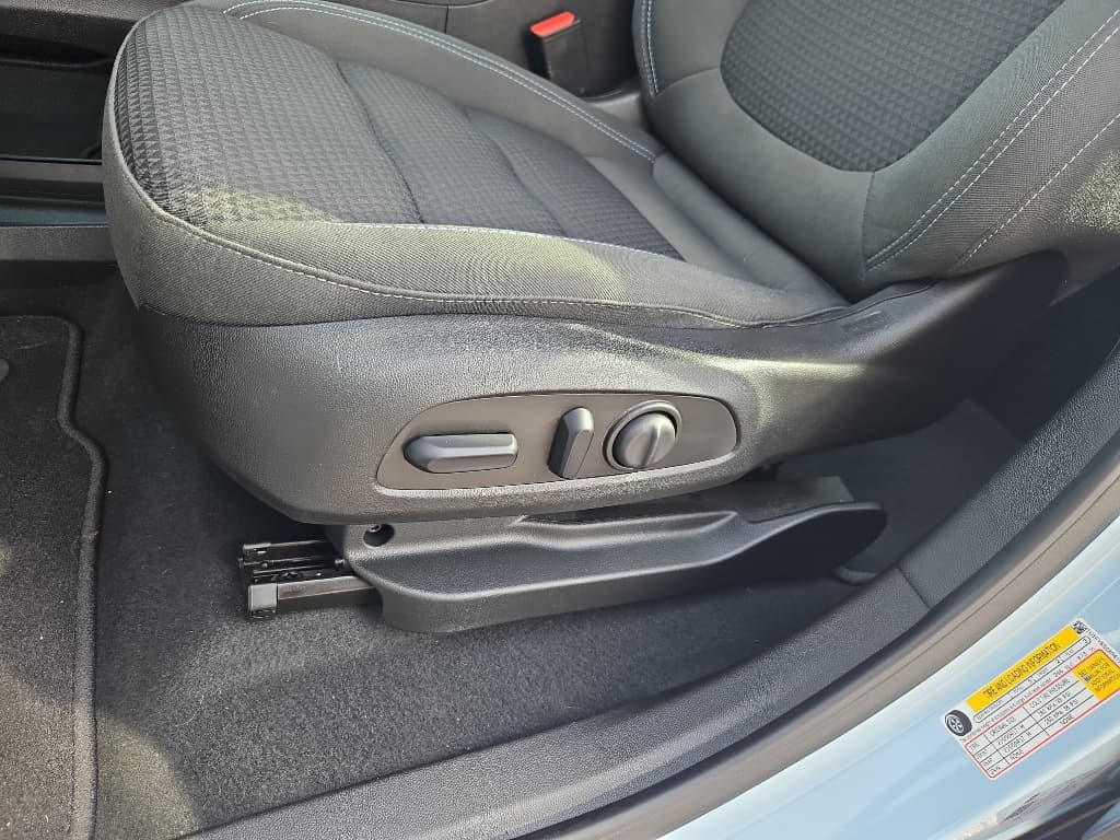 2023 Chevrolet Bolt EUV view 7