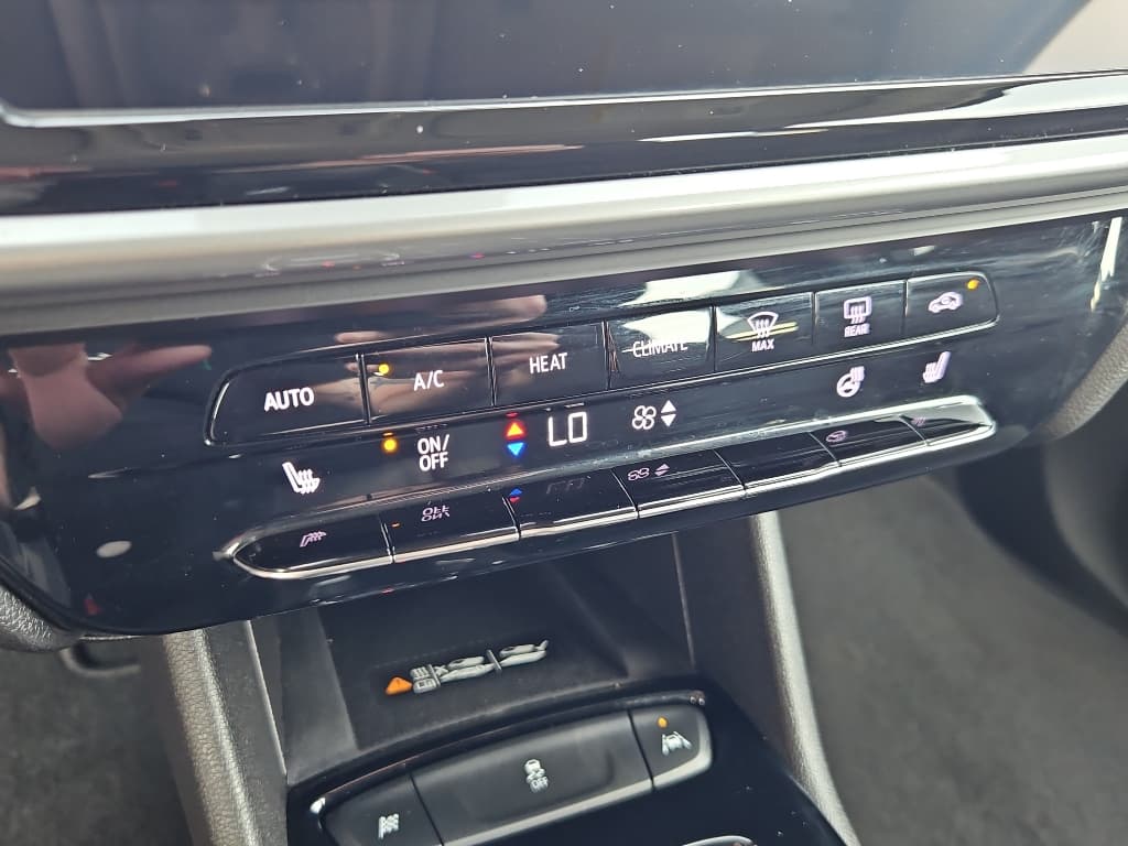 2023 Chevrolet Bolt EUV view 16