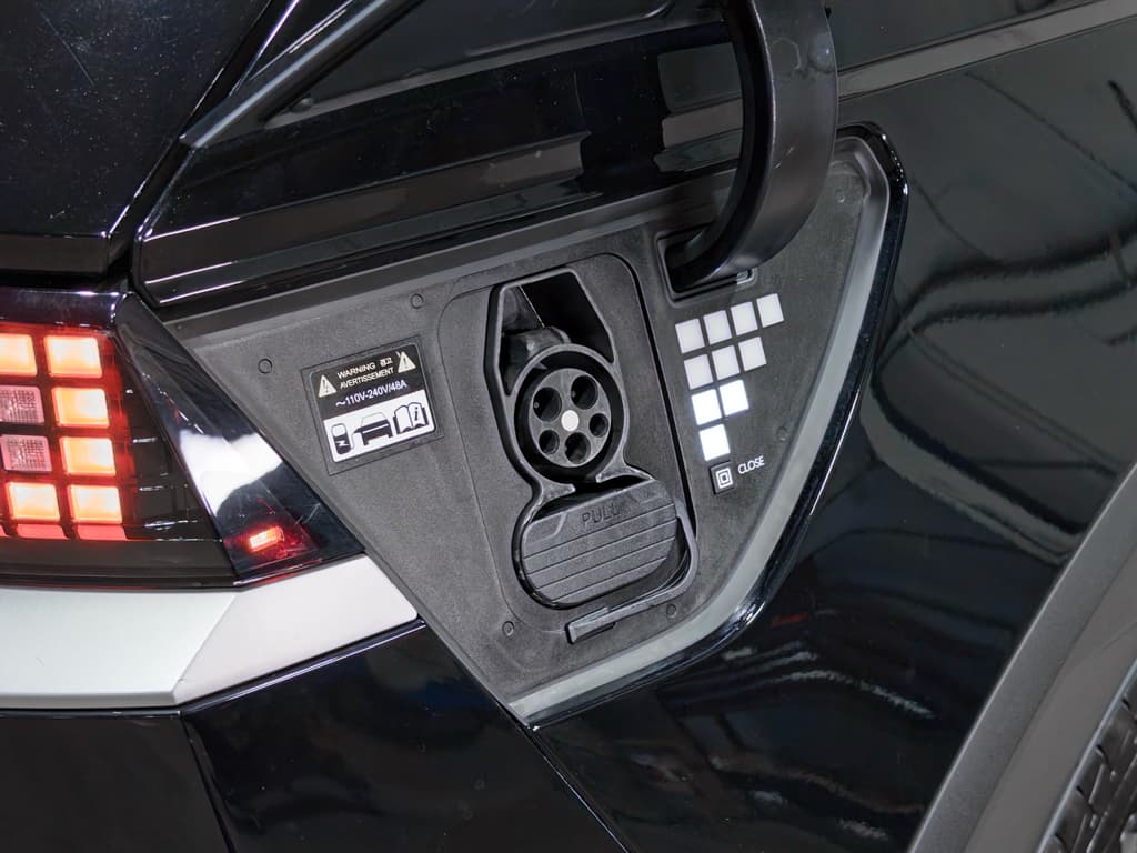 2023 Hyundai IONIQ 5 view 5