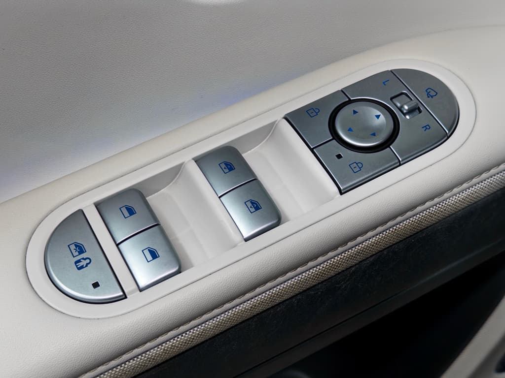2023 Hyundai IONIQ 5 view 8