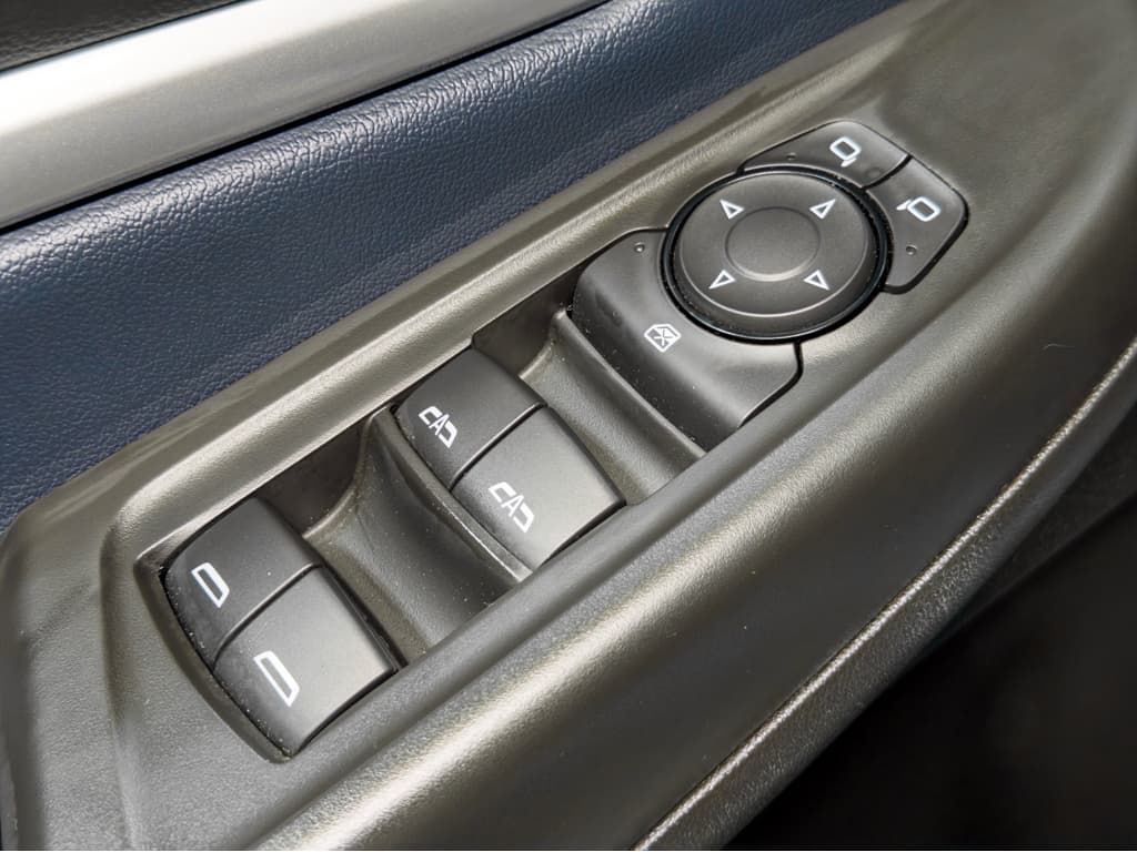 2023 Chevrolet Bolt EUV view 7