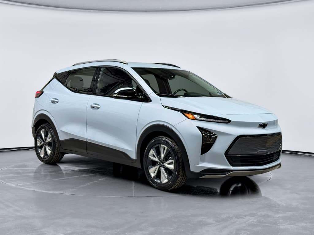 2023 Chevrolet Bolt EUV view 4