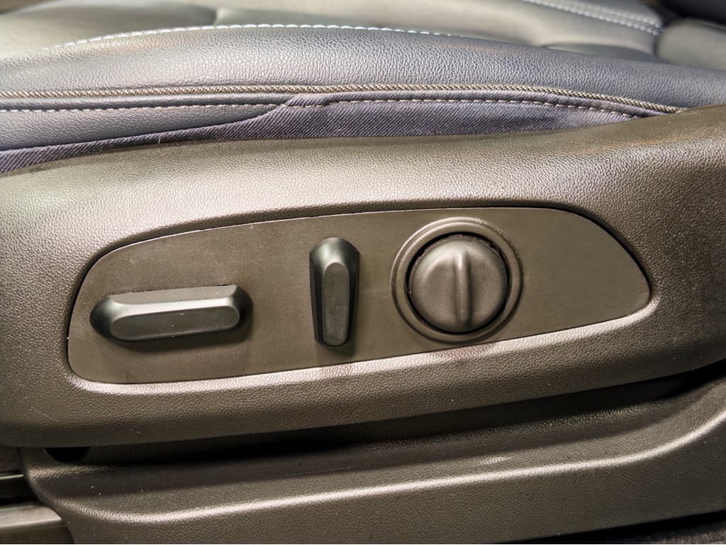 2023 Chevrolet Bolt EUV view 6