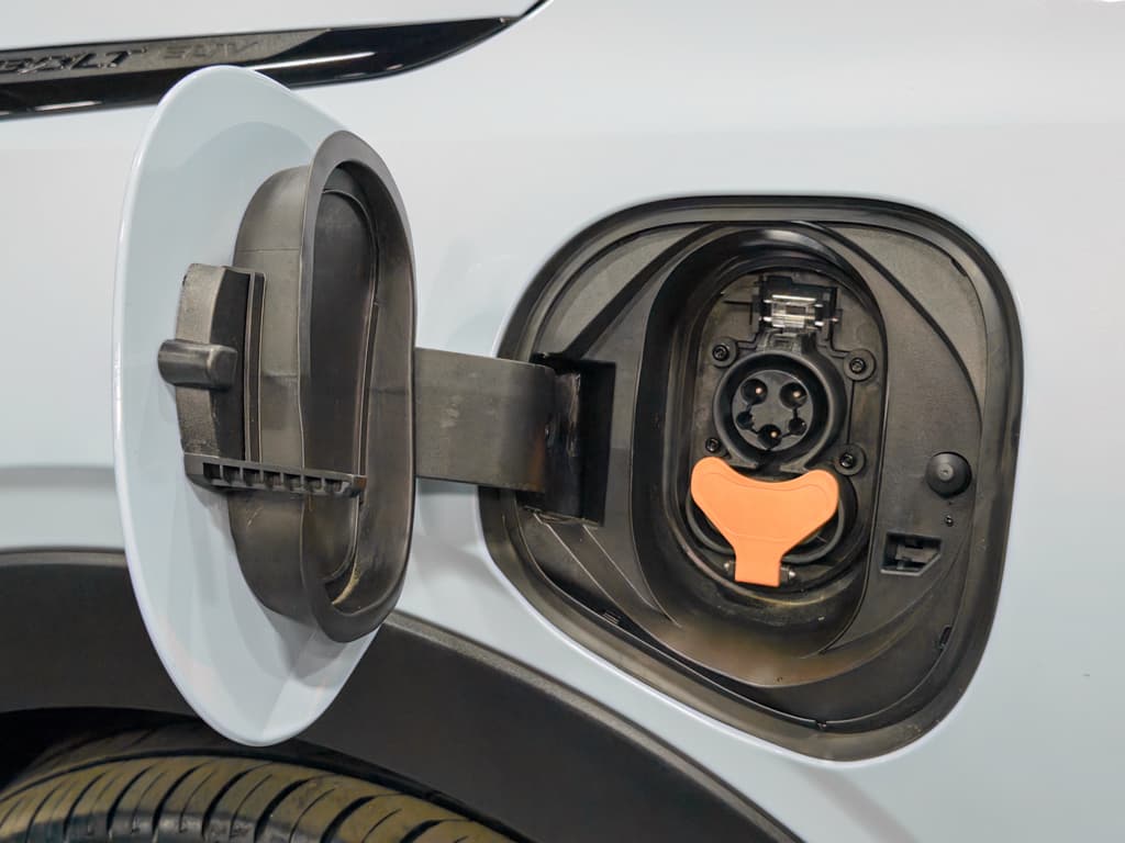 2023 Chevrolet Bolt EUV view 5