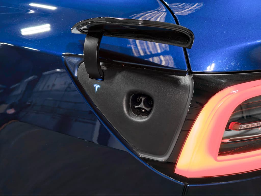 2022 Tesla Model 3 view 5