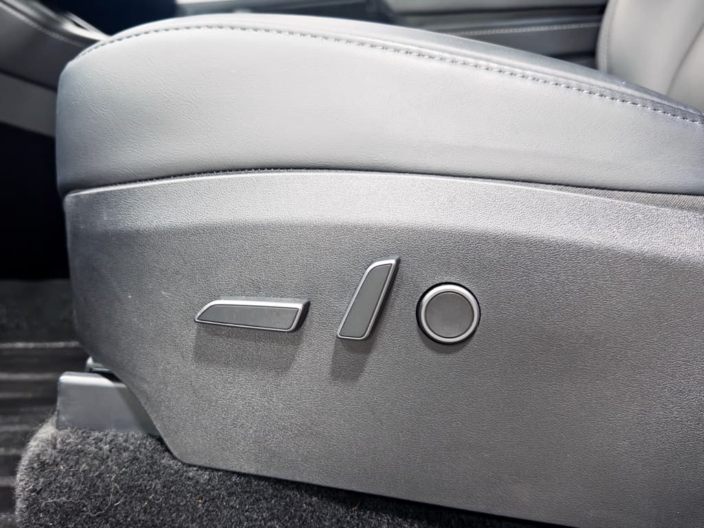 2023 Tesla Model Y view 5