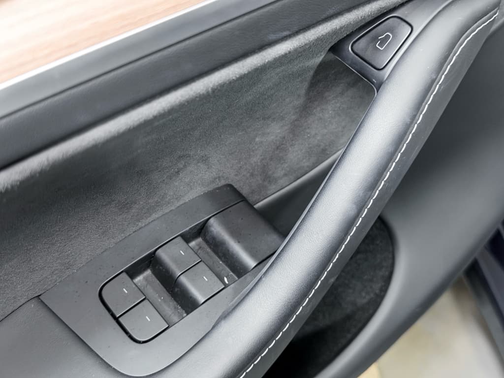 2023 Tesla Model Y view 6