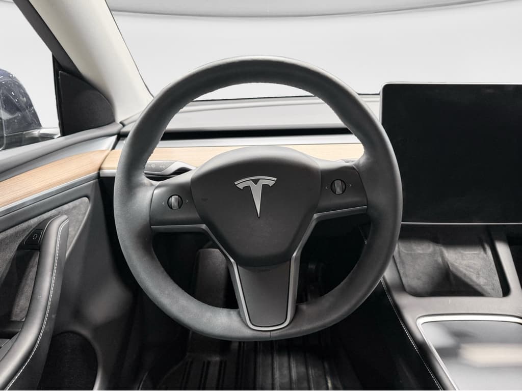 2023 Tesla Model Y view 7
