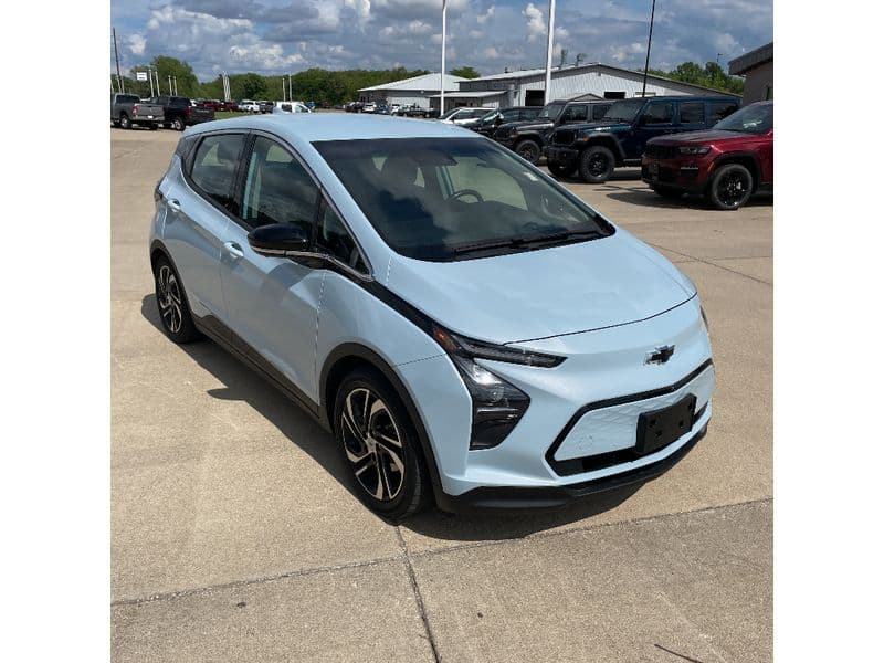 2023 Chevrolet Bolt EV view 4