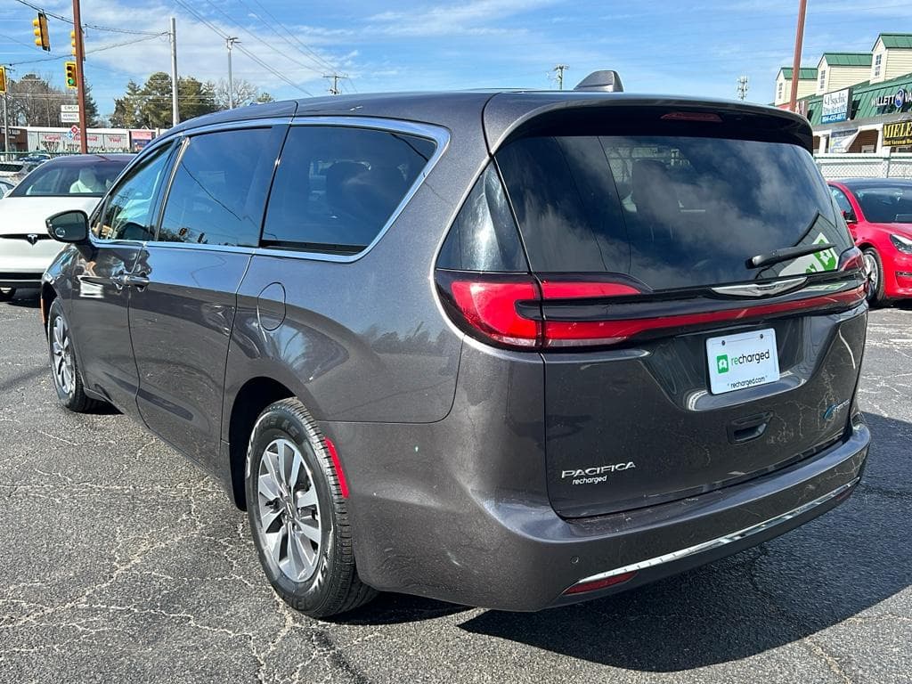 2022 Chrysler Pacifica view 2