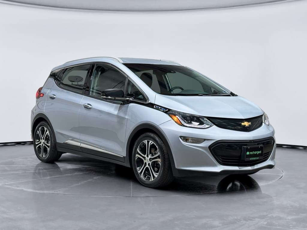2017 Chevrolet Bolt EV view 4