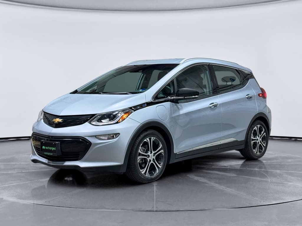 2017 Chevrolet Bolt EV view 1