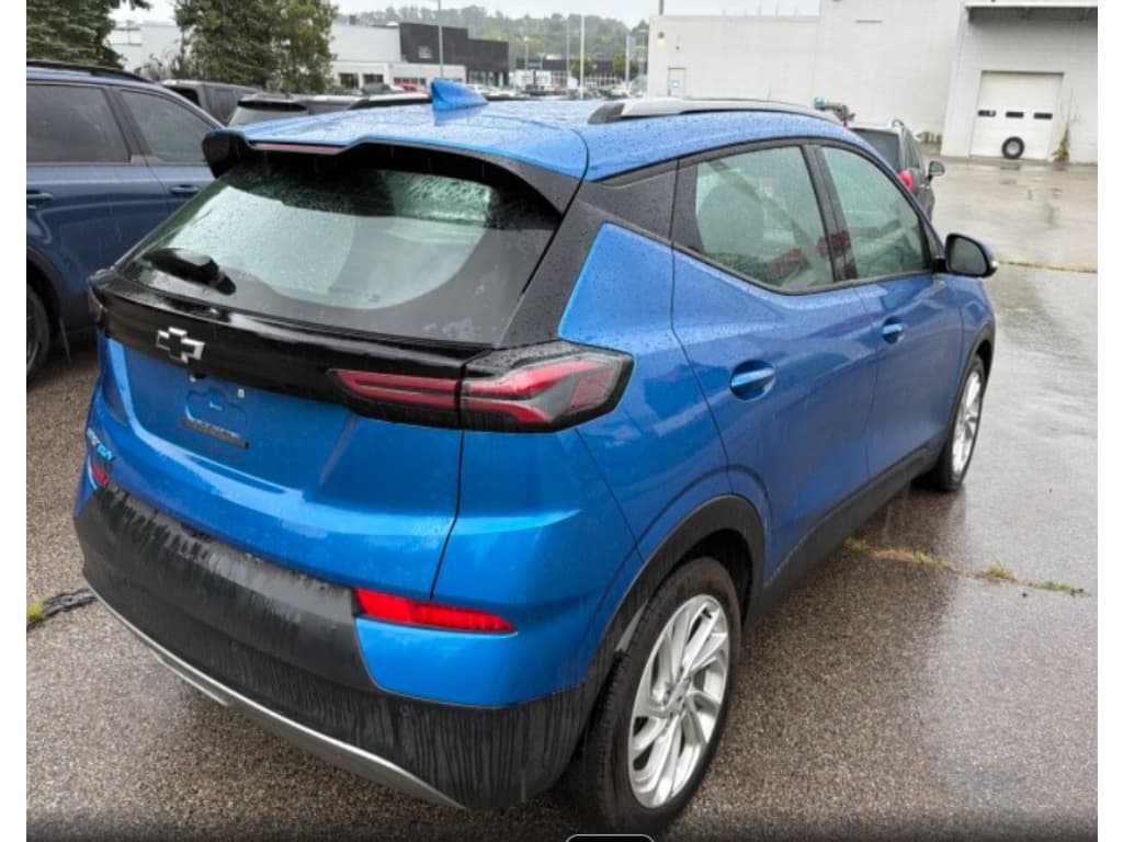 2023 Chevrolet Bolt EUV view 2