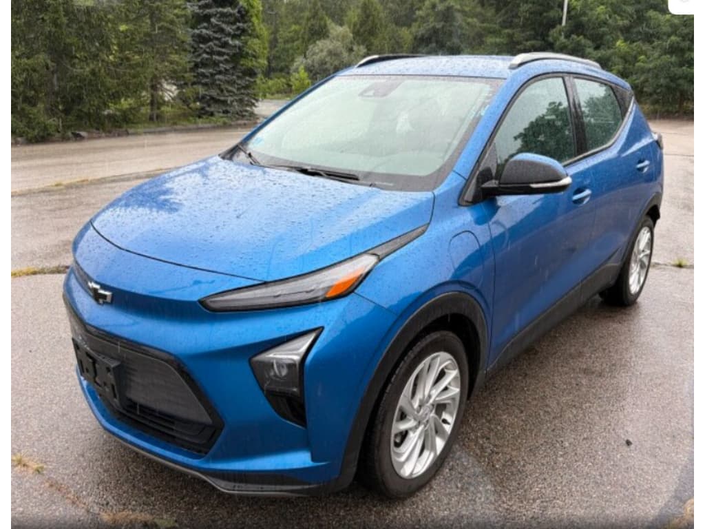 2023 Chevrolet Bolt EUV view 4