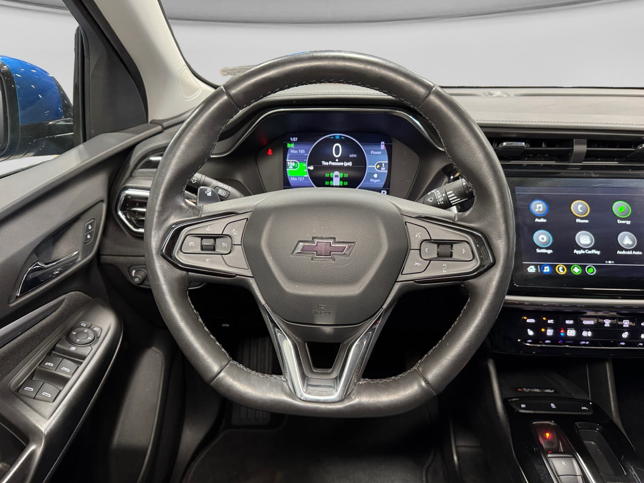 2023 Chevrolet Bolt EUV view 9