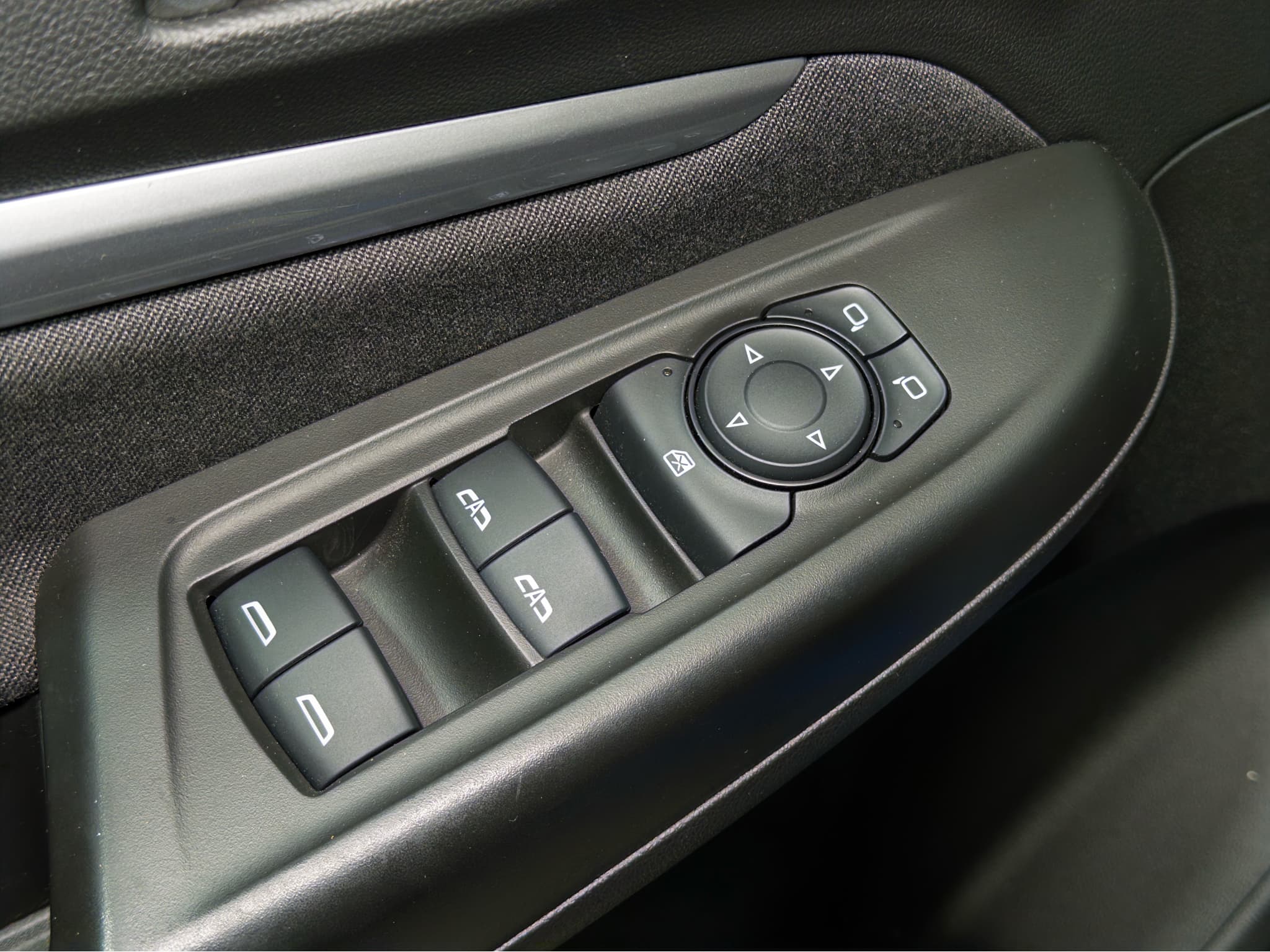 2023 Chevrolet Bolt EUV view 8