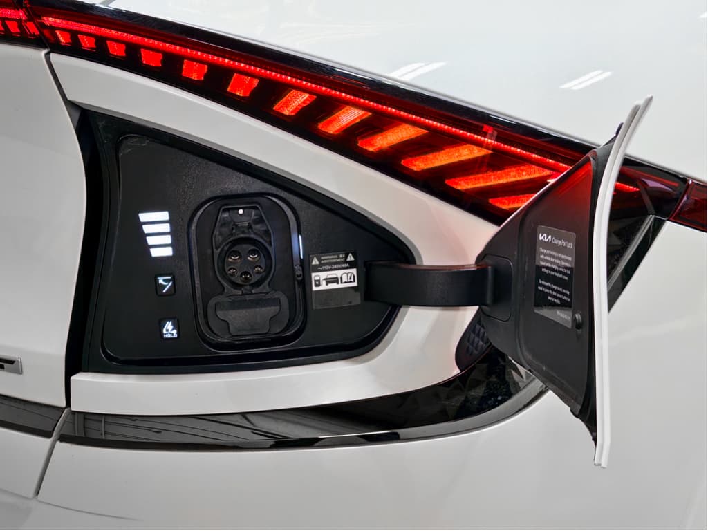 2024 Kia EV6 view 5