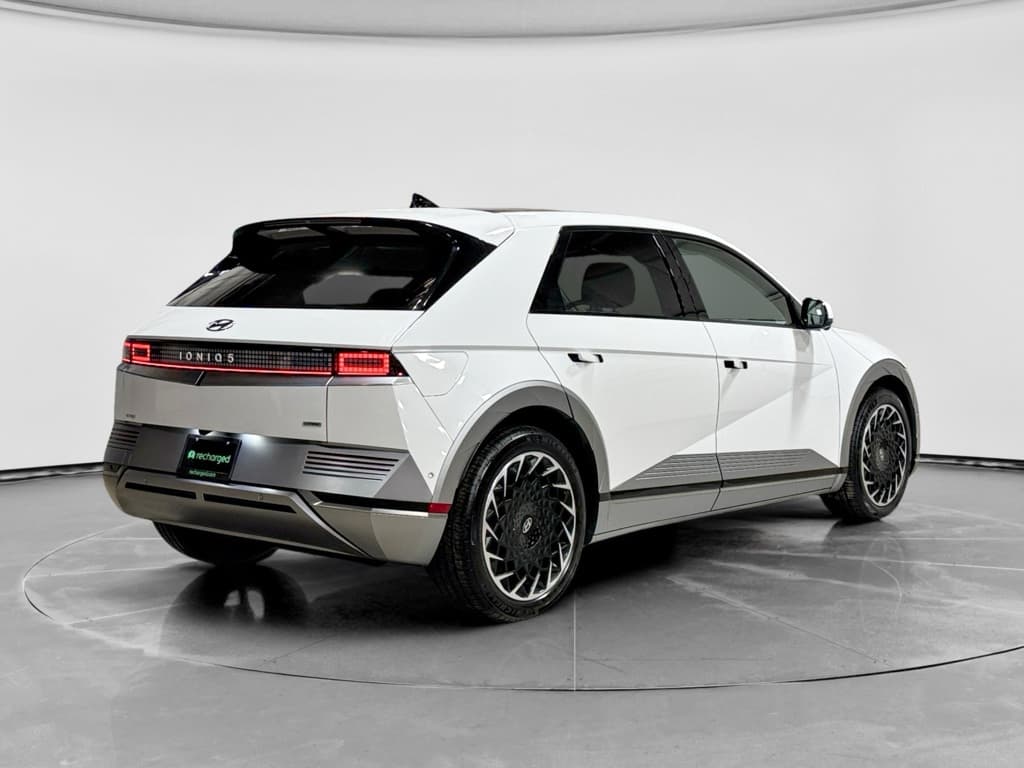 2023 Hyundai IONIQ 5 view 3