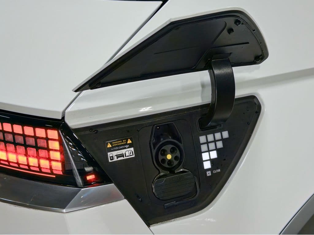 2023 Hyundai IONIQ 5 view 5