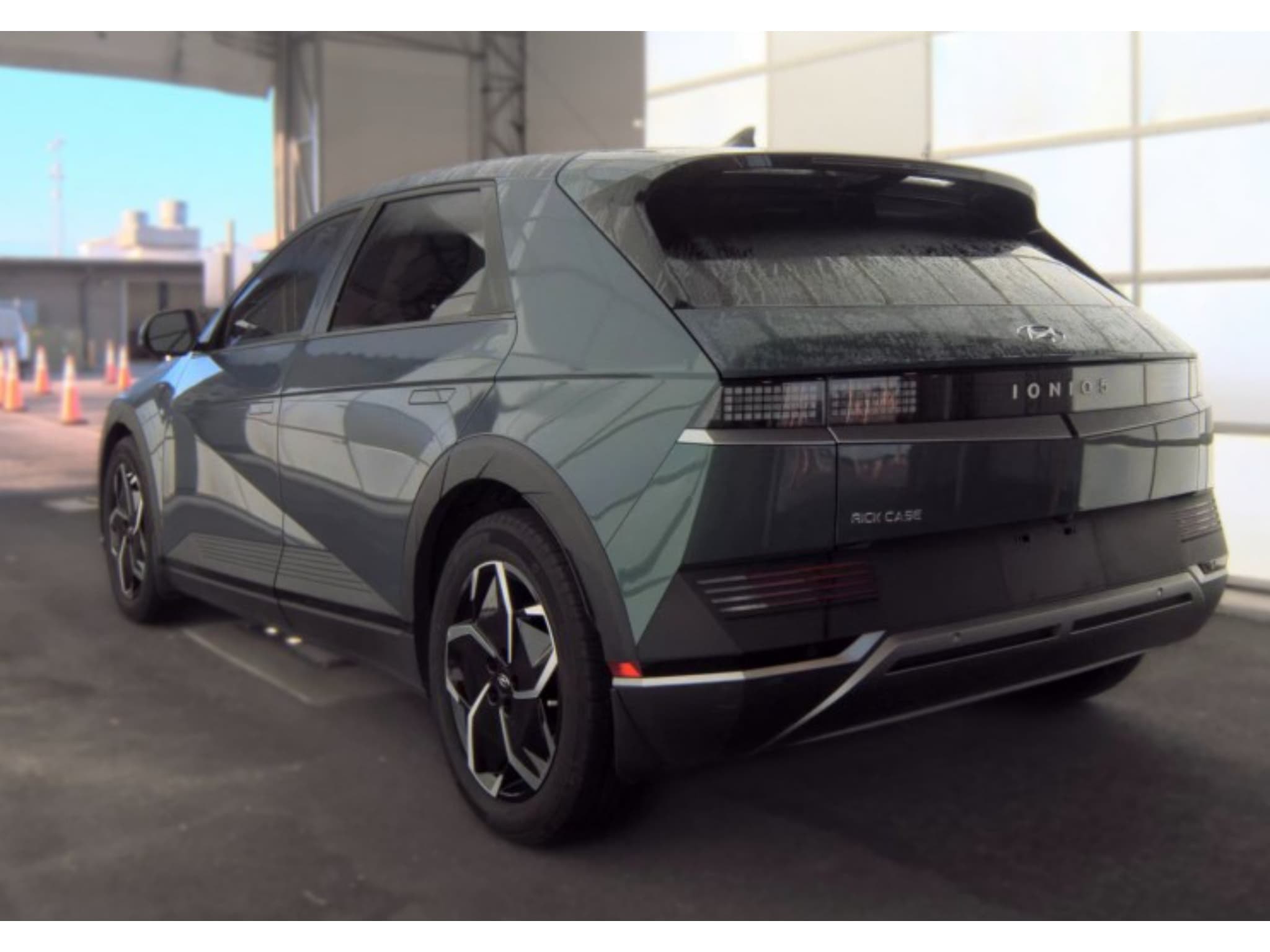 2023 Hyundai IONIQ 5 view 2