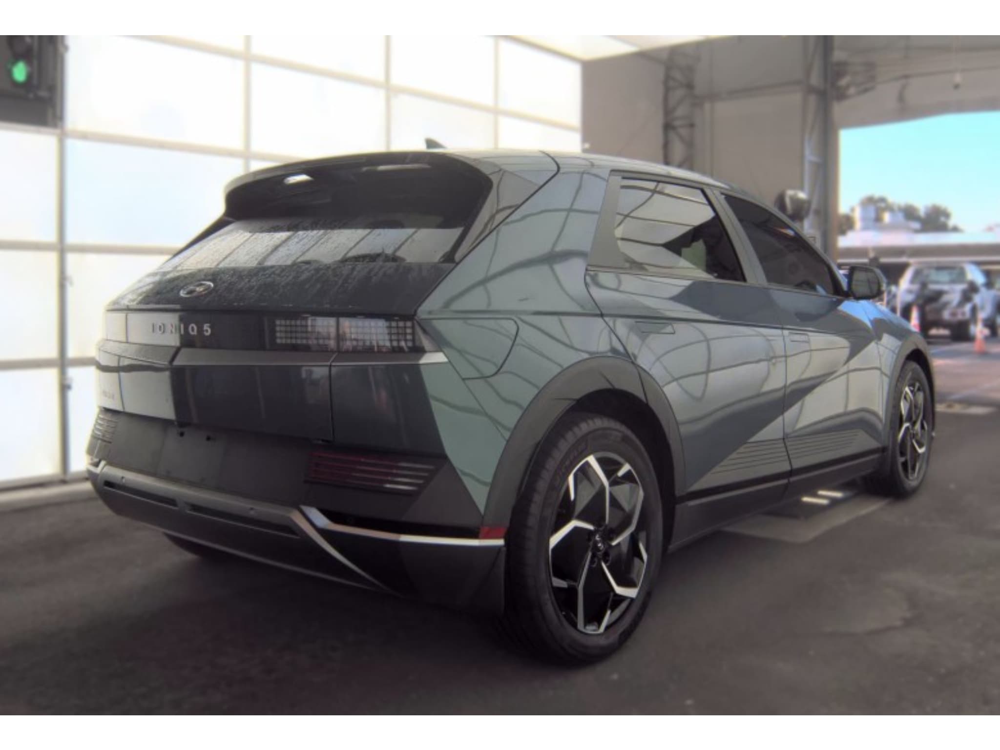 2023 Hyundai IONIQ 5 view 3