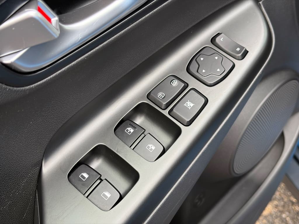 2023 Hyundai Kona EV view 7