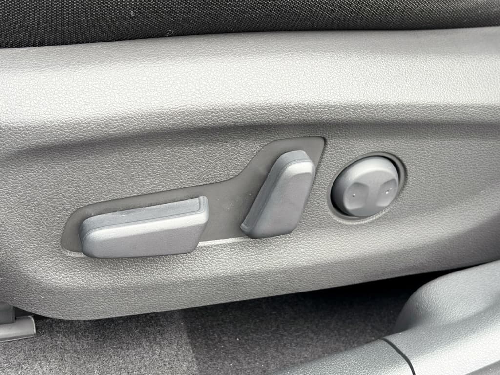 2023 Hyundai Kona EV view 6