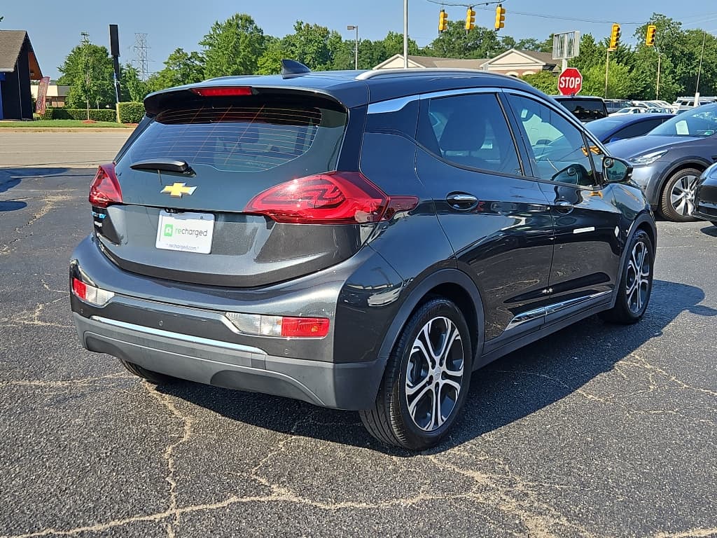 2017 Chevrolet Bolt EV view 3
