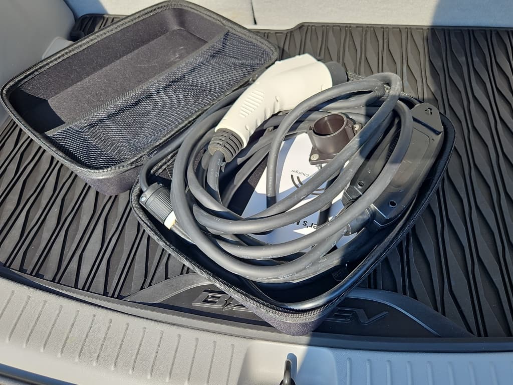 2017 Chevrolet Bolt EV view 6