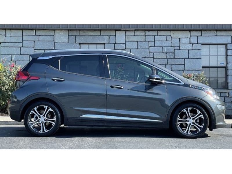 2017 Chevrolet Bolt EV view 3