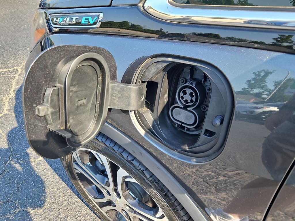 2017 Chevrolet Bolt EV view 5