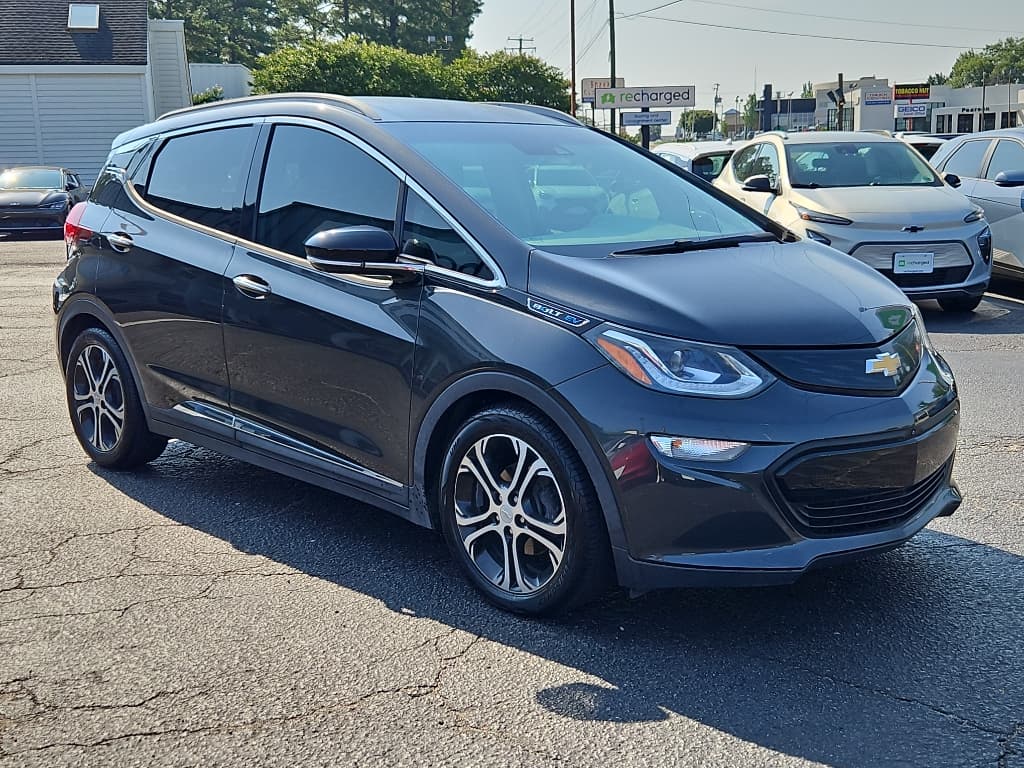 2017 Chevrolet Bolt EV view 4