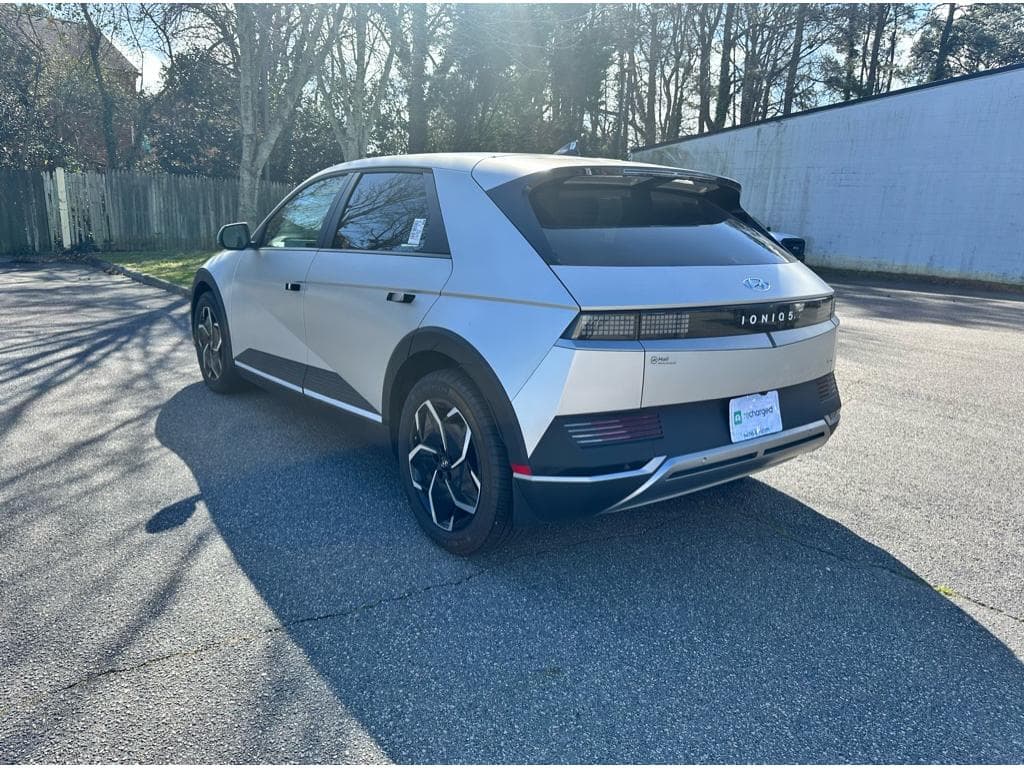 2023 Hyundai Ioniq 5 view 2
