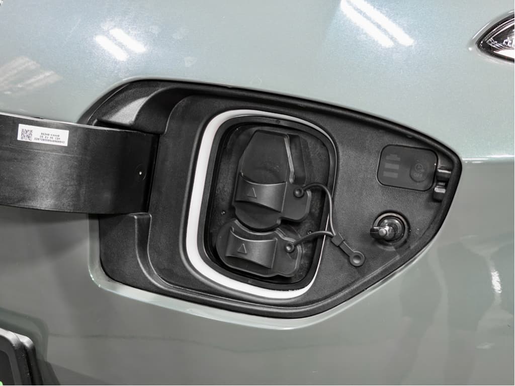 2023 Hyundai Kona EV view 5