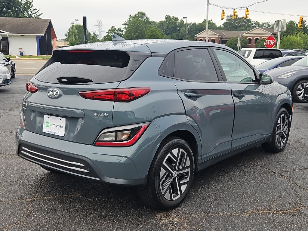 2023 Hyundai Kona EV view 3
