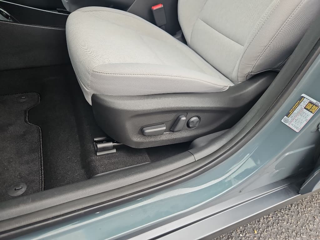 2023 Hyundai Kona EV view 8