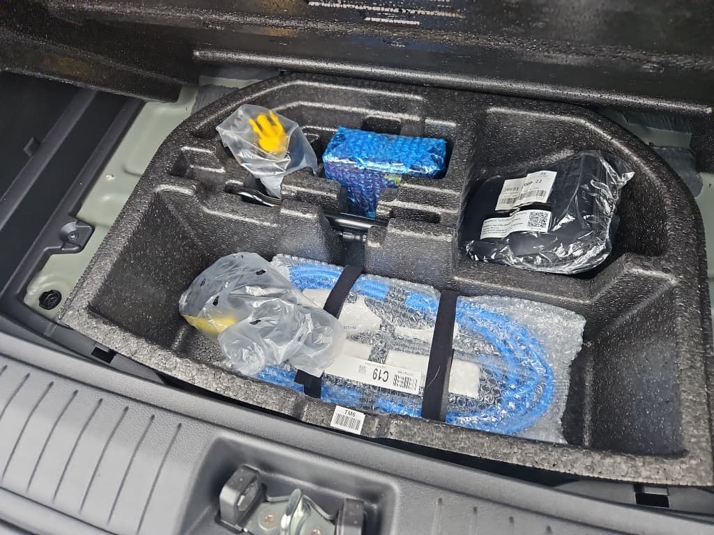2023 Hyundai Kona EV view 6