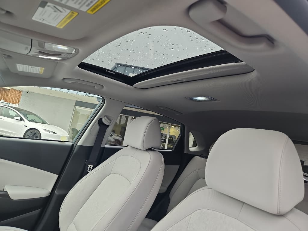 2023 Hyundai Kona EV view 18