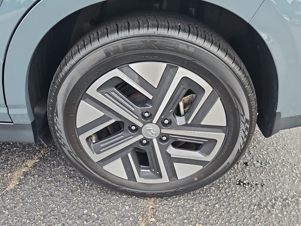 2023 Hyundai Kona EV view 26