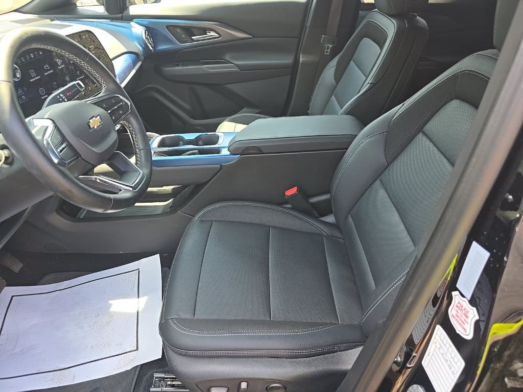 2025 Chevrolet Equinox EV view 5