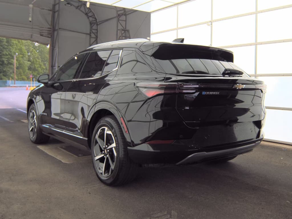 2025 Chevrolet Equinox EV view 4