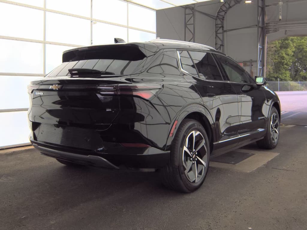 2025 Chevrolet Equinox EV view 3