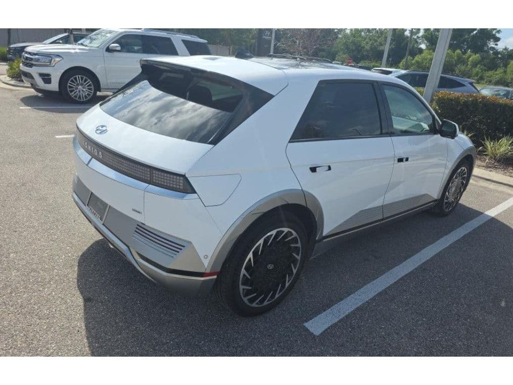 2023 Hyundai IONIQ 5 view 3