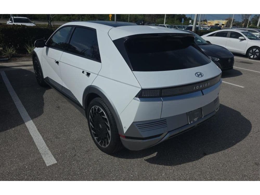 2023 Hyundai IONIQ 5 view 4
